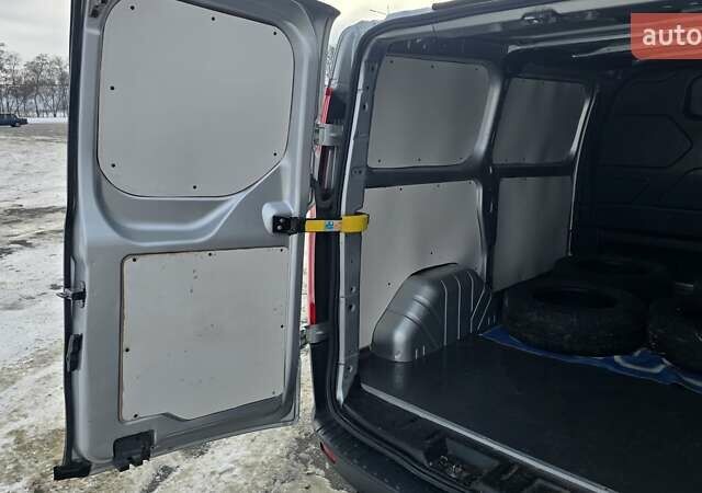 Серый Форд Транзит Кастом, объемом двигателя 2 л и пробегом 210 тыс. км за 13500 $, фото 17 на Automoto.ua
