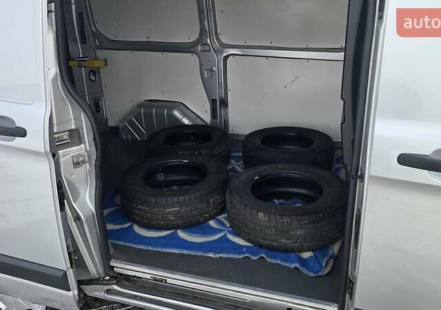 Серый Форд Транзит Кастом, объемом двигателя 2 л и пробегом 210 тыс. км за 13500 $, фото 21 на Automoto.ua