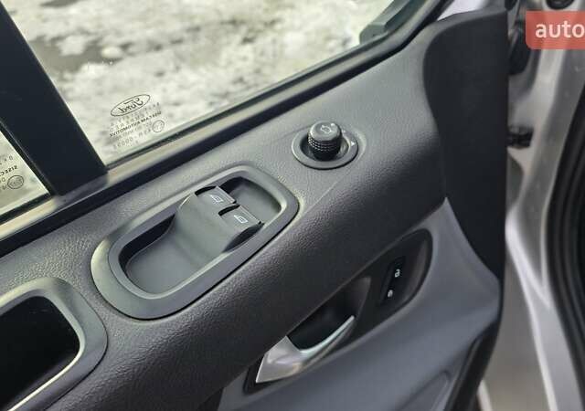 Серый Форд Транзит Кастом, объемом двигателя 2 л и пробегом 210 тыс. км за 13500 $, фото 13 на Automoto.ua