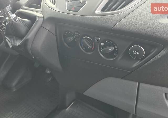 Серый Форд Транзит Кастом, объемом двигателя 2 л и пробегом 210 тыс. км за 13500 $, фото 16 на Automoto.ua