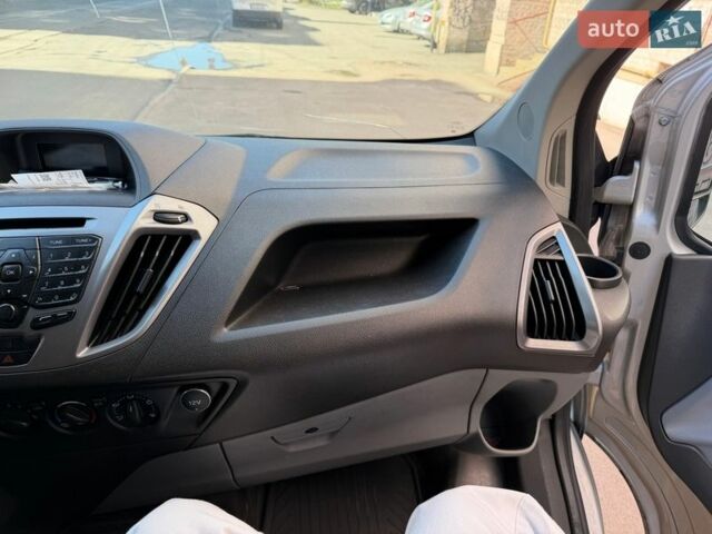 Сірий Форд Транзит Кастом, об'ємом двигуна 2 л та пробігом 261 тис. км за 15000 $, фото 13 на Automoto.ua