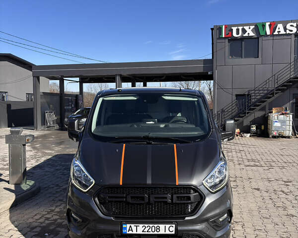 Серый Форд Транзит Кастом, объемом двигателя 2 л и пробегом 300 тыс. км за 19500 $, фото 1 на Automoto.ua