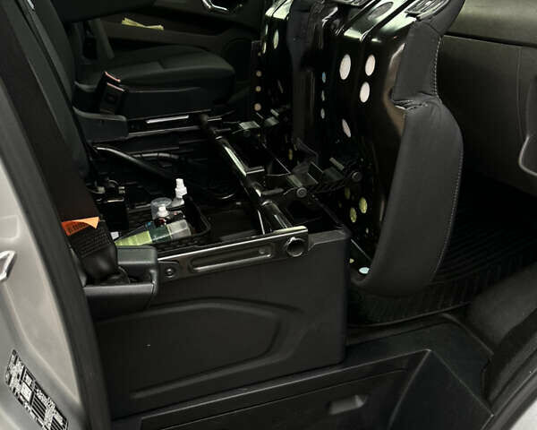 Серый Форд Транзит Кастом, объемом двигателя 2 л и пробегом 245 тыс. км за 16800 $, фото 30 на Automoto.ua