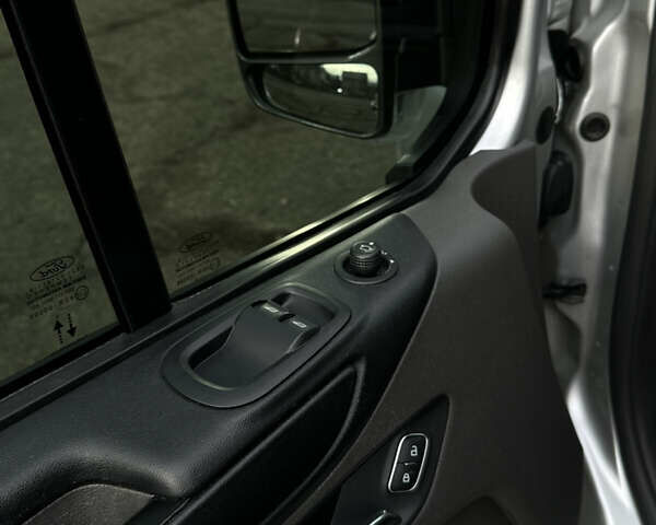 Серый Форд Транзит Кастом, объемом двигателя 2 л и пробегом 245 тыс. км за 16800 $, фото 19 на Automoto.ua