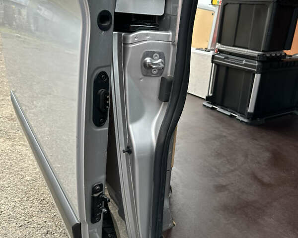 Серый Форд Транзит Кастом, объемом двигателя 2 л и пробегом 245 тыс. км за 16800 $, фото 52 на Automoto.ua