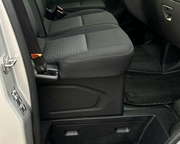 Серый Форд Транзит Кастом, объемом двигателя 2 л и пробегом 245 тыс. км за 16800 $, фото 25 на Automoto.ua