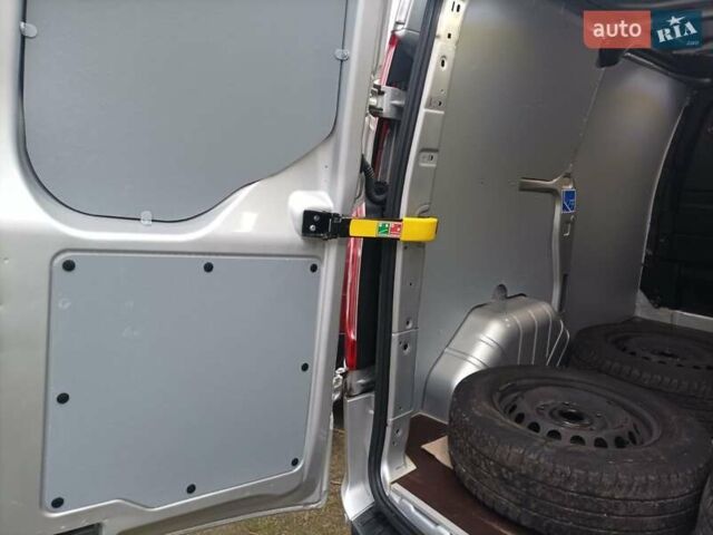 Серый Форд Транзит Кастом, объемом двигателя 2 л и пробегом 209 тыс. км за 17200 $, фото 18 на Automoto.ua