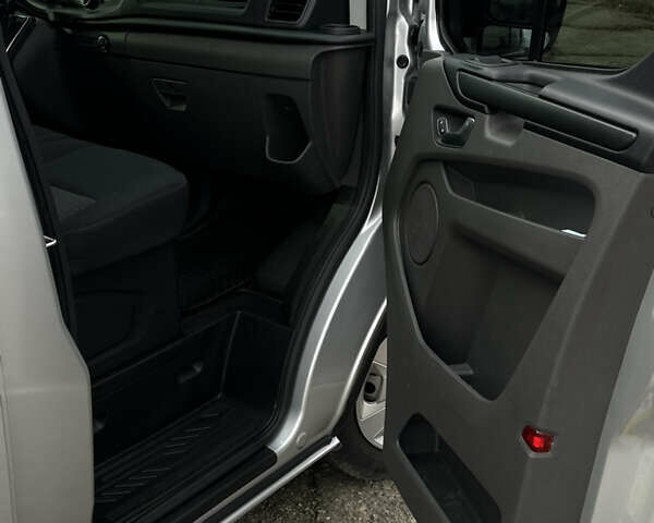 Серый Форд Транзит Кастом, объемом двигателя 2 л и пробегом 245 тыс. км за 16800 $, фото 24 на Automoto.ua