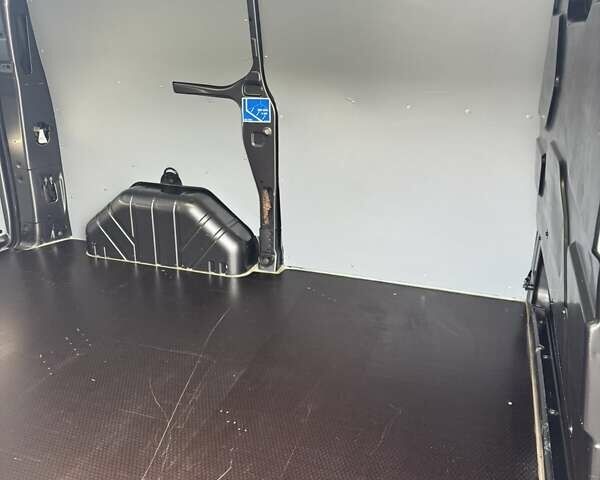 Сірий Форд Транзит Кастом, об'ємом двигуна 2.69 л та пробігом 211 тис. км за 16700 $, фото 19 на Automoto.ua