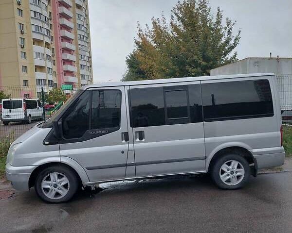Сірий Форд Транзит Кастом, об'ємом двигуна 2.2 л та пробігом 240 тис. км за 10000 $, фото 5 на Automoto.ua