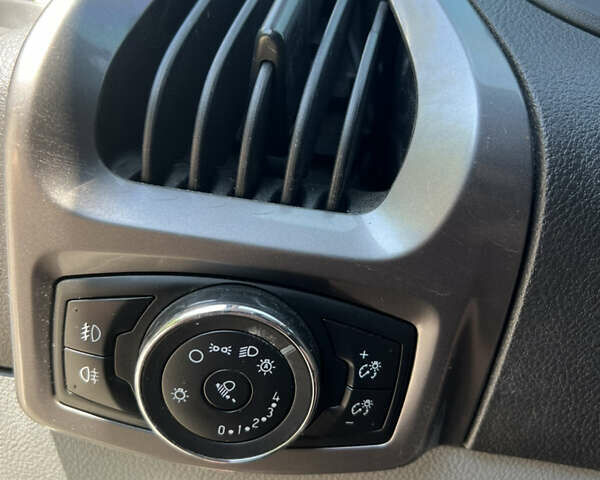 Серый Форд Транзит Кастом, объемом двигателя 2.2 л и пробегом 247 тыс. км за 11100 $, фото 4 на Automoto.ua