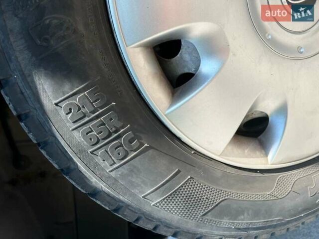 Серый Форд Транзит Кастом, объемом двигателя 2.2 л и пробегом 247 тыс. км за 11100 $, фото 1 на Automoto.ua