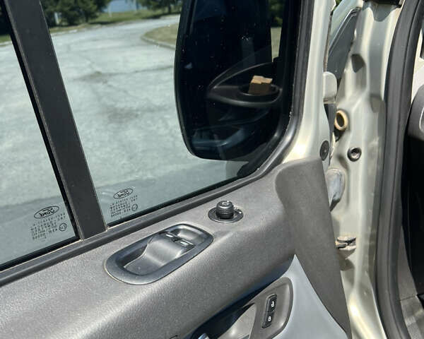 Серый Форд Транзит Кастом, объемом двигателя 2.2 л и пробегом 247 тыс. км за 11100 $, фото 11 на Automoto.ua