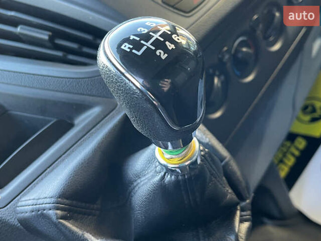 Серый Форд Транзит Кастом, объемом двигателя 2.2 л и пробегом 138 тыс. км за 12900 $, фото 15 на Automoto.ua