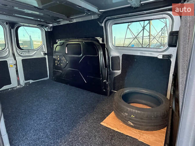 Серый Форд Транзит Кастом, объемом двигателя 2.2 л и пробегом 138 тыс. км за 12900 $, фото 17 на Automoto.ua