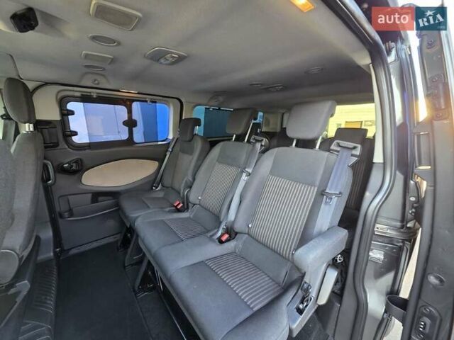 Серый Форд Транзит Кастом, объемом двигателя 2.2 л и пробегом 333 тыс. км за 15000 $, фото 3 на Automoto.ua