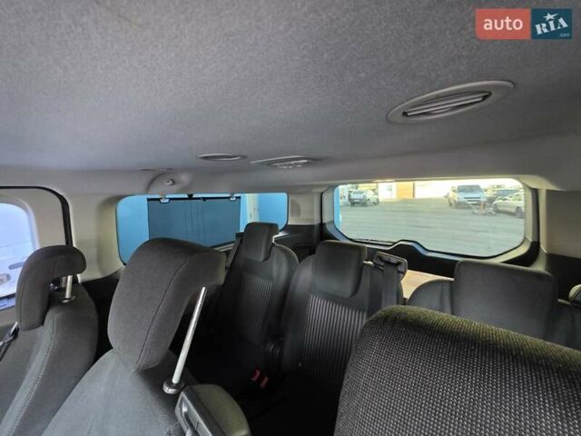 Серый Форд Транзит Кастом, объемом двигателя 2.2 л и пробегом 333 тыс. км за 15000 $, фото 4 на Automoto.ua