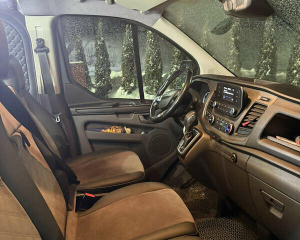 Серый Форд Транзит Кастом, объемом двигателя 2 л и пробегом 300 тыс. км за 21899 $, фото 8 на Automoto.ua