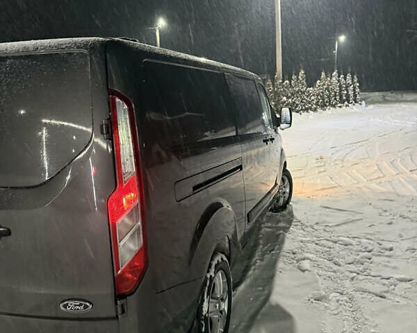 Серый Форд Транзит Кастом, объемом двигателя 2 л и пробегом 300 тыс. км за 21899 $, фото 6 на Automoto.ua