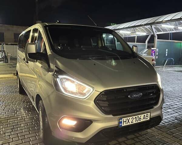 Серый Форд Транзит Кастом, объемом двигателя 2 л и пробегом 249 тыс. км за 21900 $, фото 3 на Automoto.ua