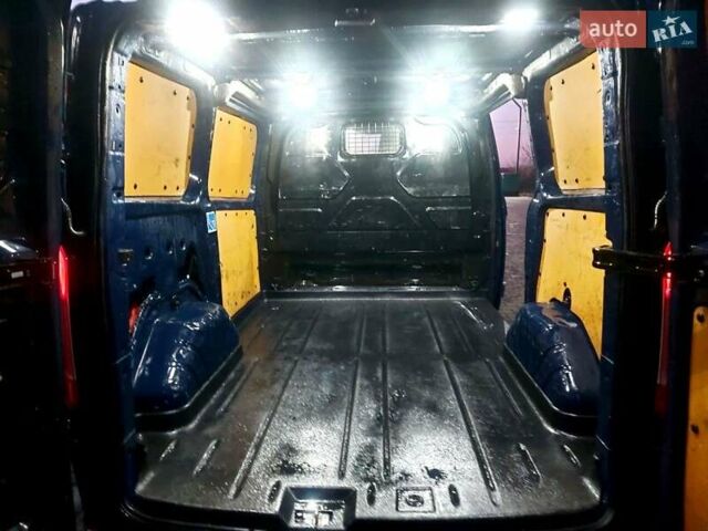 Синій Форд Транзит Кастом, об'ємом двигуна 2.2 л та пробігом 230 тис. км за 13362 $, фото 10 на Automoto.ua