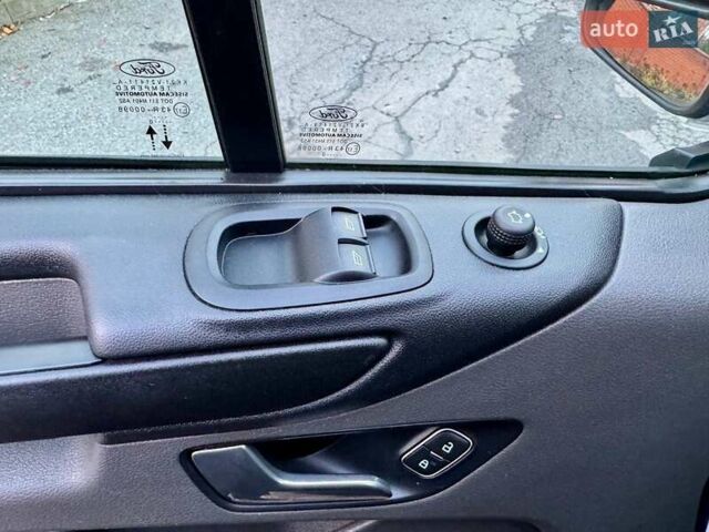 Синий Форд Транзит Кастом, объемом двигателя 2 л и пробегом 186 тыс. км за 16700 $, фото 19 на Automoto.ua