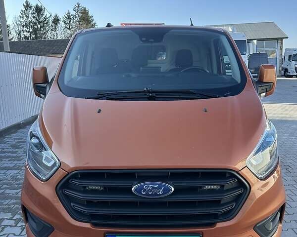 Оранжевый Форд Транзит Кастом, объемом двигателя 2 л и пробегом 248 тыс. км за 18500 $, фото 1 на Automoto.ua