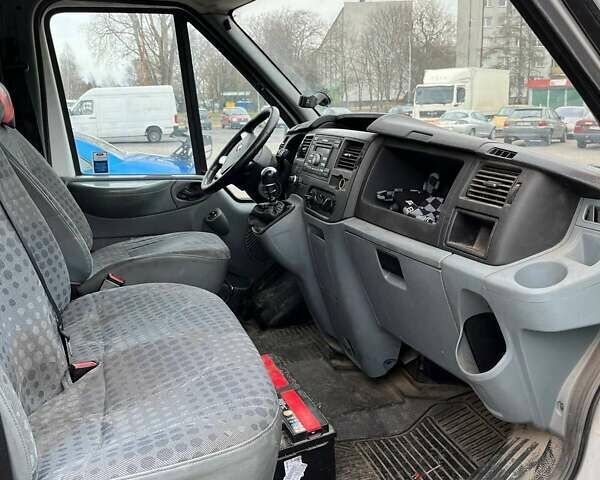 Білий Форд Транзит, об'ємом двигуна 2.2 л та пробігом 220 тис. км за 5500 $, фото 5 на Automoto.ua