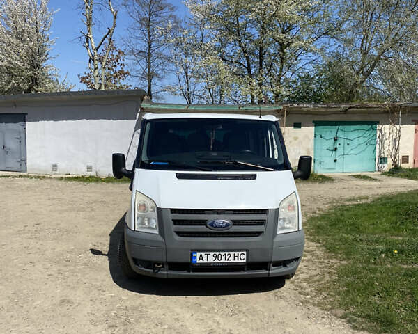 Білий Форд Транзит, об'ємом двигуна 2.2 л та пробігом 292 тис. км за 8500 $, фото 1 на Automoto.ua