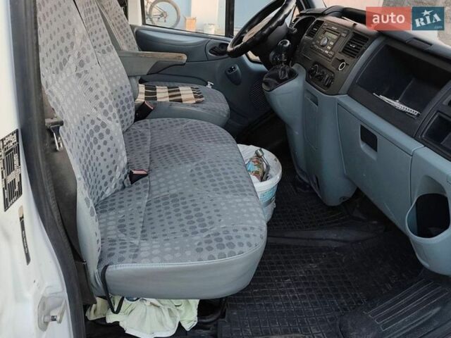 Белый Форд Транзит, объемом двигателя 2.2 л и пробегом 209 тыс. км за 8000 $, фото 4 на Automoto.ua