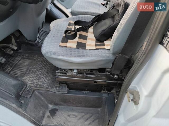 Белый Форд Транзит, объемом двигателя 2.2 л и пробегом 209 тыс. км за 8000 $, фото 5 на Automoto.ua