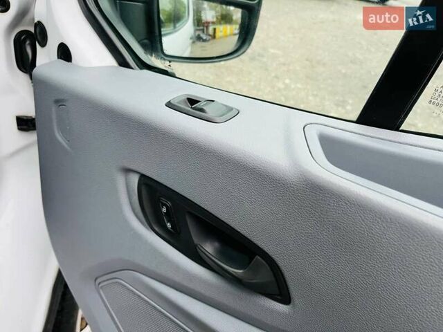 Белый Форд Транзит, объемом двигателя 2.2 л и пробегом 300 тыс. км за 15900 $, фото 28 на Automoto.ua