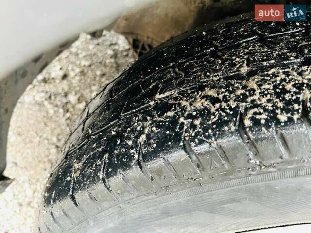 Белый Форд Транзит, объемом двигателя 2.2 л и пробегом 300 тыс. км за 15900 $, фото 35 на Automoto.ua