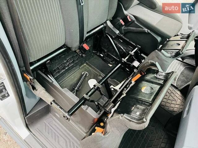 Белый Форд Транзит, объемом двигателя 2.2 л и пробегом 300 тыс. км за 15900 $, фото 43 на Automoto.ua