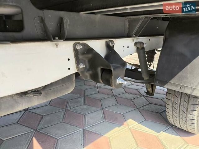 Білий Форд Транзит, об'ємом двигуна 0 л та пробігом 213 тис. км за 17999 $, фото 17 на Automoto.ua