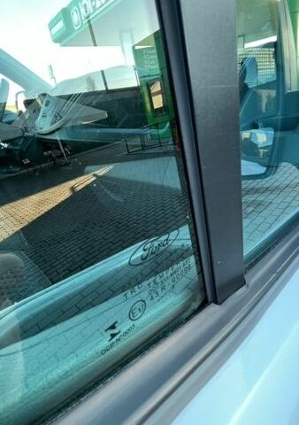 Білий Форд Транзит, об'ємом двигуна 2 л та пробігом 241 тис. км за 18000 $, фото 36 на Automoto.ua