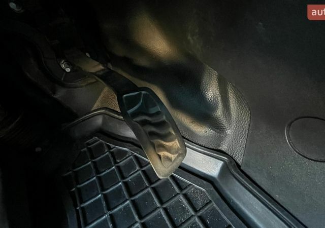 Білий Форд Транзит, об'ємом двигуна 2 л та пробігом 241 тис. км за 18000 $, фото 26 на Automoto.ua