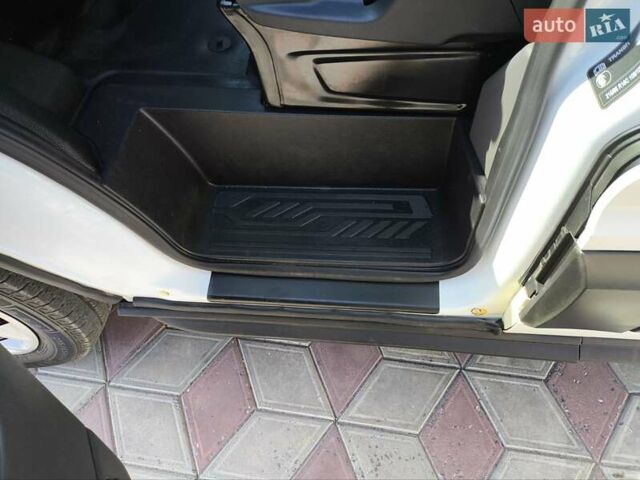 Белый Форд Транзит, объемом двигателя 2 л и пробегом 97 тыс. км за 22500 $, фото 33 на Automoto.ua