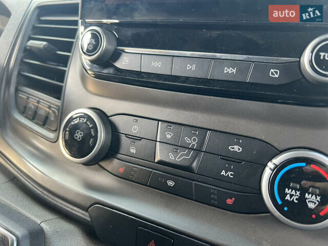 Белый Форд Транзит, объемом двигателя 2 л и пробегом 250 тыс. км за 71994 $, фото 23 на Automoto.ua