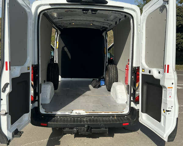 Белый Форд Транзит, объемом двигателя 2 л и пробегом 250 тыс. км за 71994 $, фото 26 на Automoto.ua