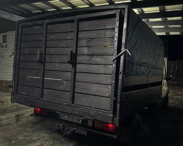 Белый Форд Транзит, объемом двигателя 2.4 л и пробегом 685 тыс. км за 11000 $, фото 2 на Automoto.ua