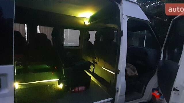 Белый Форд Транзит, объемом двигателя 2 л и пробегом 413 тыс. км за 5354 $, фото 3 на Automoto.ua