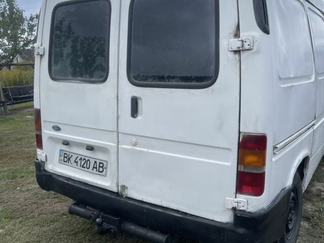 Білий Форд Транзит, об'ємом двигуна 2.5 л та пробігом 400 тис. км за 1257 $, фото 4 на Automoto.ua