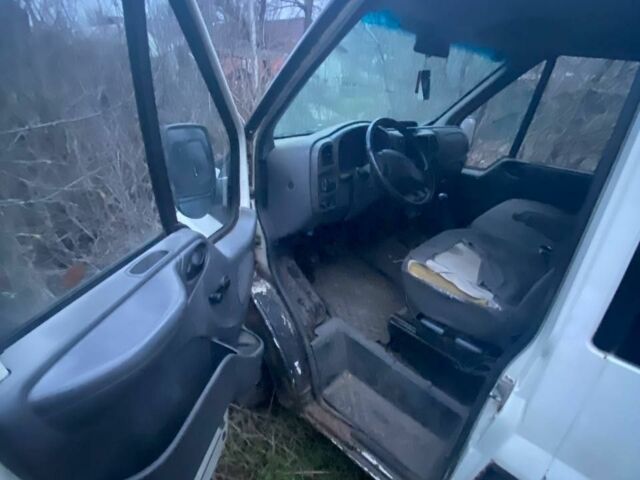 Белый Форд Транзит, объемом двигателя 2 л и пробегом 333 тыс. км за 2300 $, фото 2 на Automoto.ua