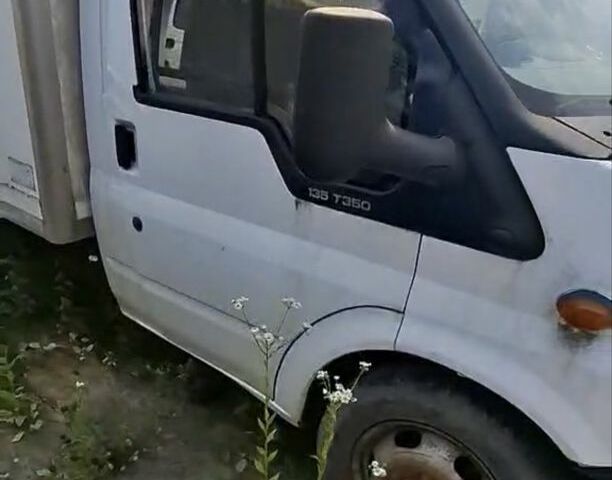 Білий Форд Транзит, об'ємом двигуна 2.4 л та пробігом 200 тис. км за 4813 $, фото 2 на Automoto.ua