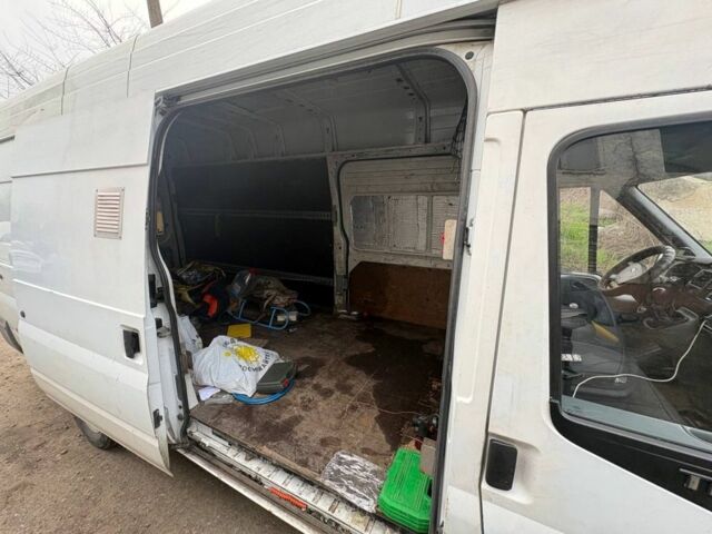 Белый Форд Транзит, объемом двигателя 2.4 л и пробегом 250 тыс. км за 8500 $, фото 3 на Automoto.ua