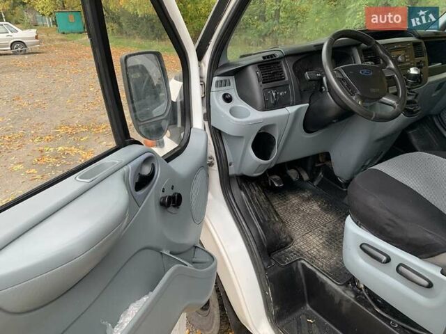 Білий Форд Транзит, об'ємом двигуна 2.4 л та пробігом 360 тис. км за 9700 $, фото 5 на Automoto.ua