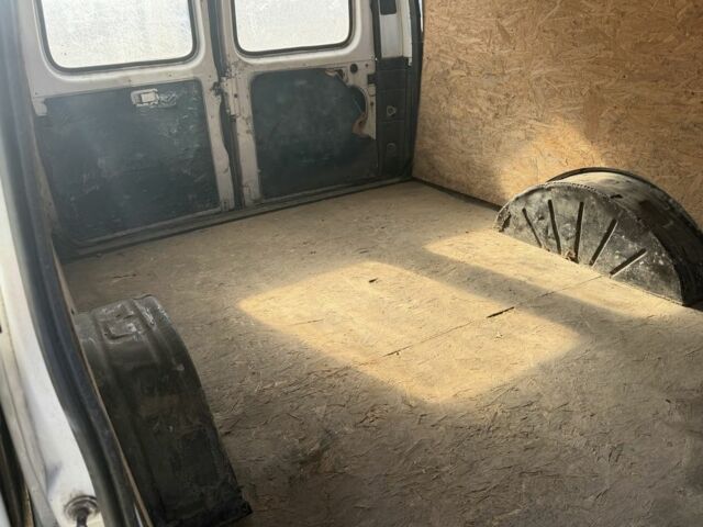 Білий Форд Транзит, об'ємом двигуна 2.5 л та пробігом 300 тис. км за 2499 $, фото 13 на Automoto.ua