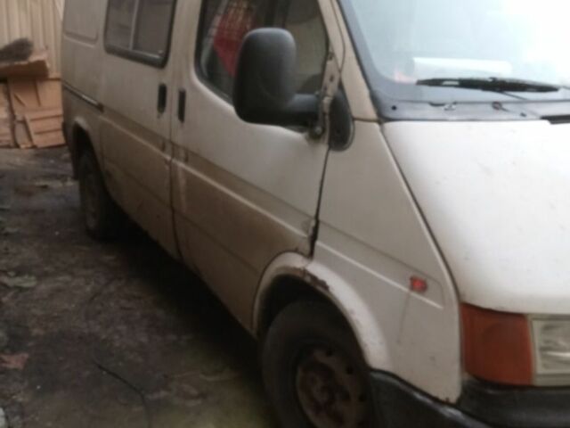 Белый Форд Транзит, объемом двигателя 2 л и пробегом 800 тыс. км за 1000 $, фото 2 на Automoto.ua