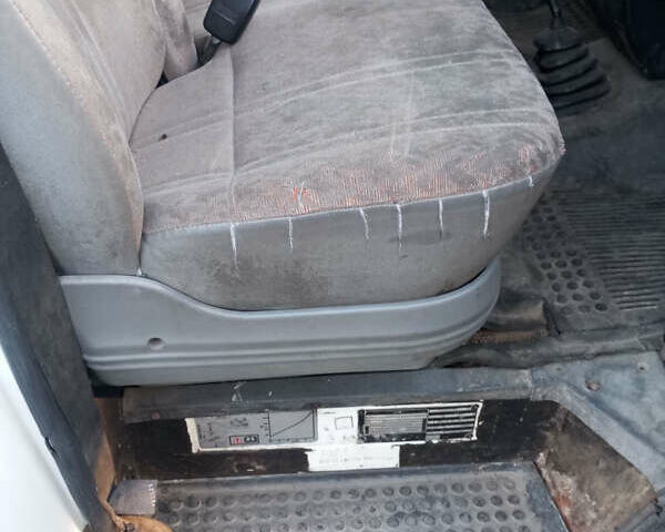 Белый Форд Транзит, объемом двигателя 2.5 л и пробегом 50 тыс. км за 1400 $, фото 4 на Automoto.ua